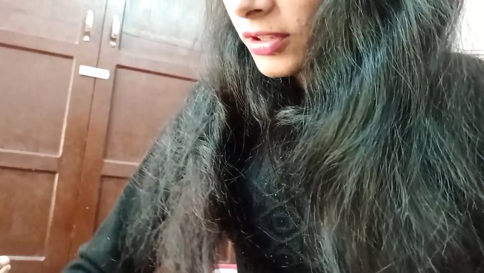 Hintli Kız, Teslimatçıyı Hindi Sesli Videosuyla Cinsel Bir Buluşma Için Baştan Çıkarıyor