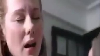 Ateşli Milf Üvey Anne, Oğlunu Buharlı Bir Seansta Sevişmek Için Baştan Çıkardı.