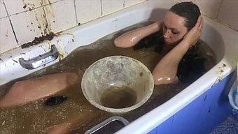 Sümüklü Ve Seksi - Gotik Kız, Amını Dağıtıyor