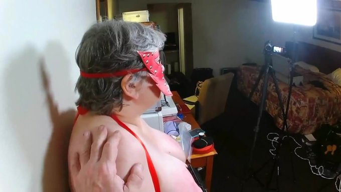 Amatör Güzel Şişman Kadınlar Pov Videosunda Büyük Göğüsleriyle Oynuyorlar