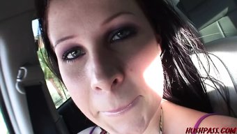 Gianna Michaels Bir Kamyonet Yolculuğunun Tadını Çıkarıyor Ve Oral Zevk Verdikten Sonra Sikişiyor