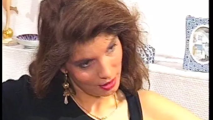 Genç Ve Yaşlı Retro Bir Ortamda Cinsel Ilişkiye Giriyor