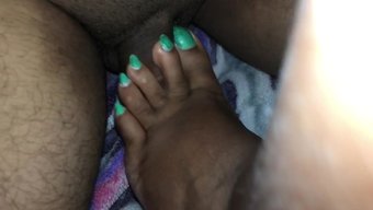 Hintli Karısı Femdom Balo Ve Ayak Fetişine Boyun Eğiyor