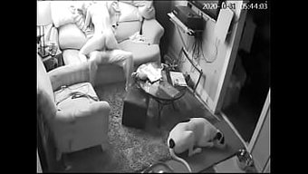 Azgın Amatör Genç Ev Yapımı Videoda Yaramazlık Yapıyor