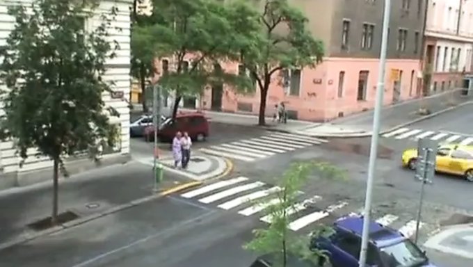Mutlu Karı, Yakışıklı Bir Çiftle Eğlenceye Katılıyor