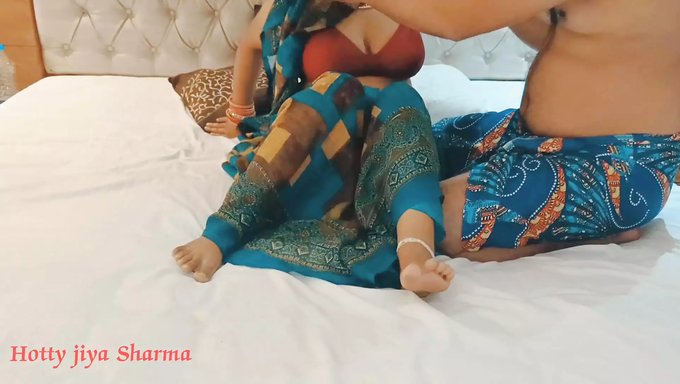 Hintli Bebek, Kirli Konuşma Ve Tek Başına Oyunla Anal Deneyimini Yaşıyor