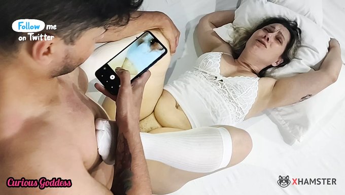 Genç (18+) Amatör, Sıcak Üvey Kız Kardeşi Tarafından Sıkı Poposuyla Beceriliyor