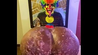 Victoria Cakes, Gibby The Clown'A En Güzel Doğum Günü Hediyesini Sunuyor.