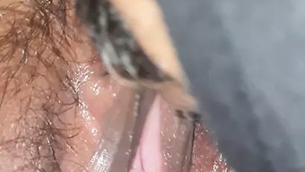 Olgun Ve Genç Çift, Bölüm 1'De Birbirlerinin Vücutlarını Keşfediyorlar