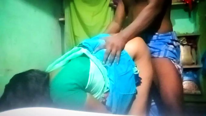 18 Yaşındaki Öğretmen Öğrenci Tarafından Parmaklanıyor Ve Yalatılıyor