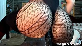 Küçük_izzi, Rus Bir Bebek, Mükemmellikte Bir Dildo Üzerinde Sürüyor