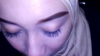 Arap Güzeli Faradina, Ev Yapımı Bir Videoda Gizli Arzularını Ortaya Çıkarıyor