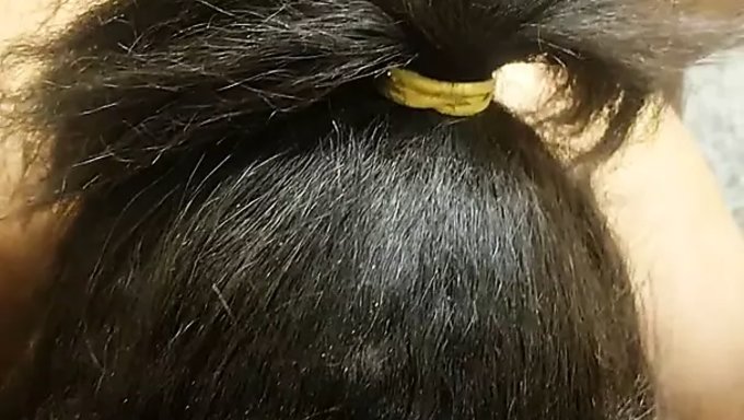 Kıvrımlı Bir Büyükannenin Sallanan Poposunu Sıcak Bir Videoda Sergilemesini Izleyin