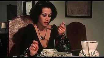 Amatör Genç Kız Klasik Vintage Filmde Sikişiyor