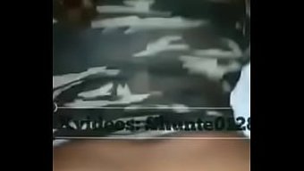 Milf Ve Amatör Lezbiyenler Sıcak Bir Üçlüde Sikişiyorlar