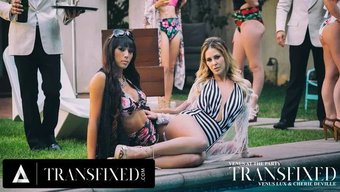 Venus Lux Ve Milf Cherie Deville, Oral Seks Ve Cowgirl Pozisyonlarını Içeren Erotik Bir Tam Uzunlukta Videoda