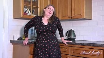 Rachel'In Auntjudys 50+ Bbw Koleksiyonundaki Ateşli Mutfak Sıcaklığı