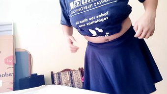 Üniversiteli Cheerleader'In Büyük Klitorisi Amatör Bir Videoda Sikişiyor