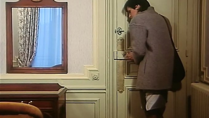 Kadınlar Için Fransız Porno: Evli Bir Kadının Başlatılması