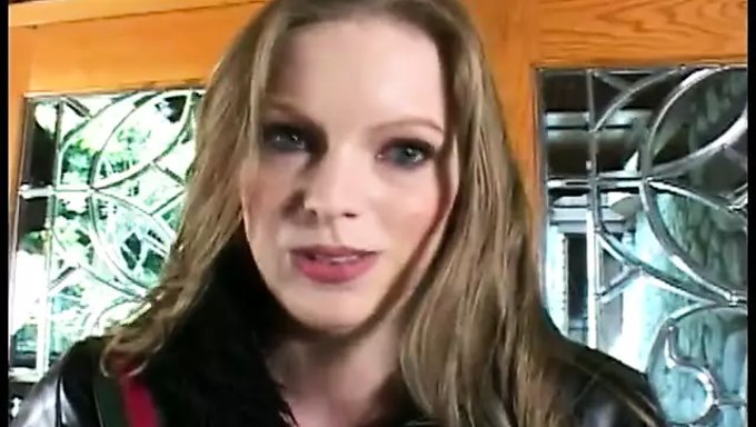 Pornostar'In Yüzü Sikişiyor Ve Amı Sıcak Bir Videoda Sikişiyor