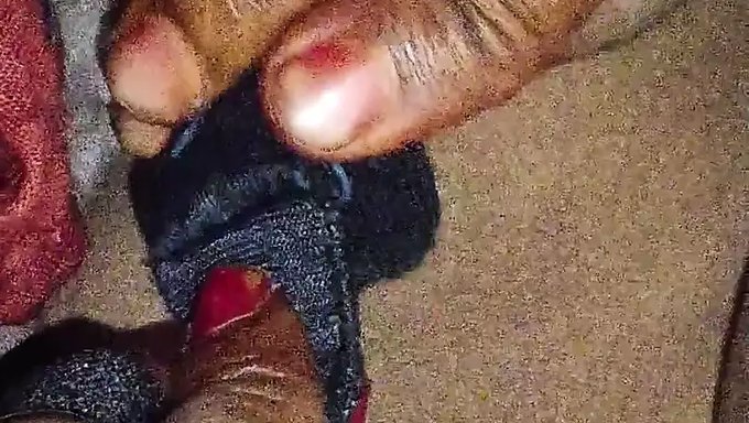 Bu Videoda Büyük Meme Uçları Ve Seksi Iç Çamaşırları Için Hazır Olun.