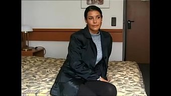 Güzel Gabriella Kerez Ile Özel Seçmeler, Dolgun Bir Esmer.