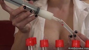 Esmer Hemşire Sert Bdsm Ve Oral Seks Için Boyun Eğiyor