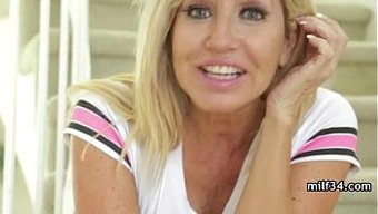 Göğüslü Milf Yüzüne Sikişiyor Ve Spermlerle Kaplanıyor
