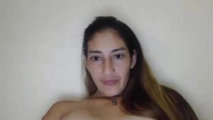 Pamelita'Nın Genç Amı Skype Üzerinden Sergileniyor