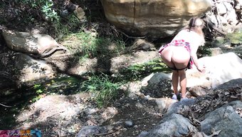 Genç (18+) Öğrenci Öğretmen Tarafından Mastürbasyon Yaparken Yakalanıyor