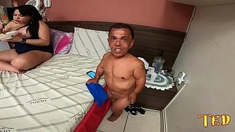 Melella Mansur Ve Natasha Şeker Bebek Brezilyalı Bir Porno Videosunda Eğlenceye Katılıyorlar
