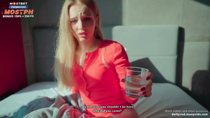 Üvey Kız Kardeş Parti Yapıyor Ve Bir Tıkaçla Anal Seks Yapıyor