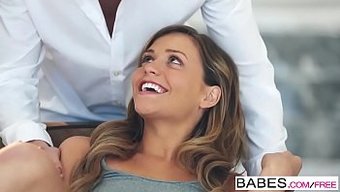 Give Me More, Babes'In Muhteşem Mia Malkova Ve Richie Black'In Başrolde Olduğu Ateşli Bir Klip.