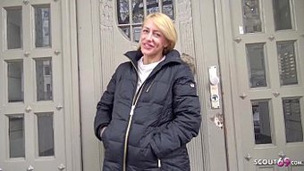 Alman Güzeli Sandy, Spor Salonunda Bir Adam Tarafından Sikişiyor