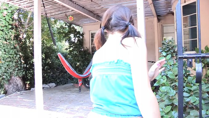 Iki Seksi Bebek Sıcak Lezbiyen Eylemine Dalıyor