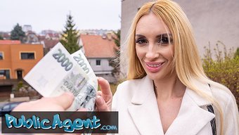 Büyük Göğüslü Milf Halka Açıkta Sıcak Bir Pov Sakso Çekiyor