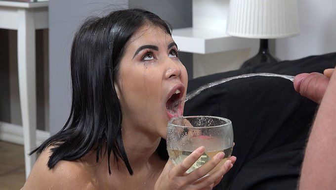 Köle Bebek Becerirken Işeniyor