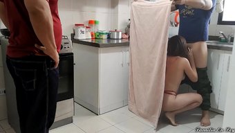 Amatör Aile Rol Oyunu, Tabu Seks Ve Ayakta Köpek Stiliyle
