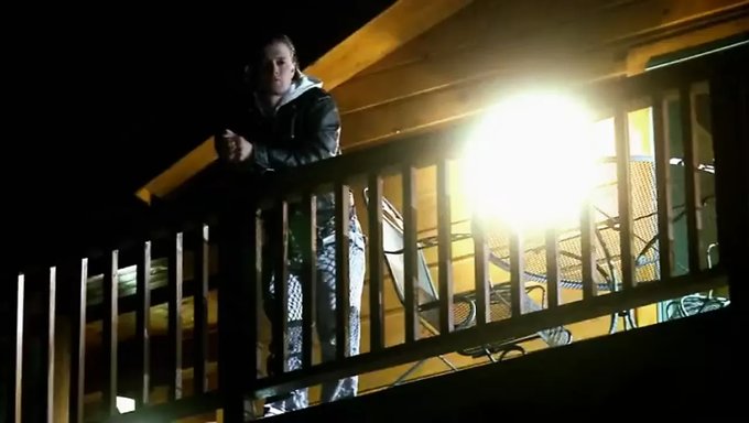 Büyük Doğal Göğüsler Ve Böcek Göğüsleri Hareket Halinde