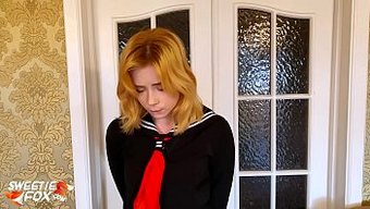 Büyük Popolu Genç Baba Tarafından Ev Yapımı Videoda Şaplaklanıyor Ve Yüzüne Sikişiyor