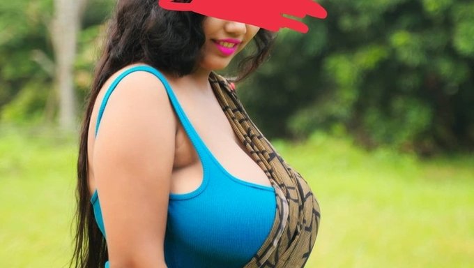 Hint Teyzesi, 18 Yaşındaki Kızıyla Arkadan Ve Içine Boşalma Ile Keyif Alıyor