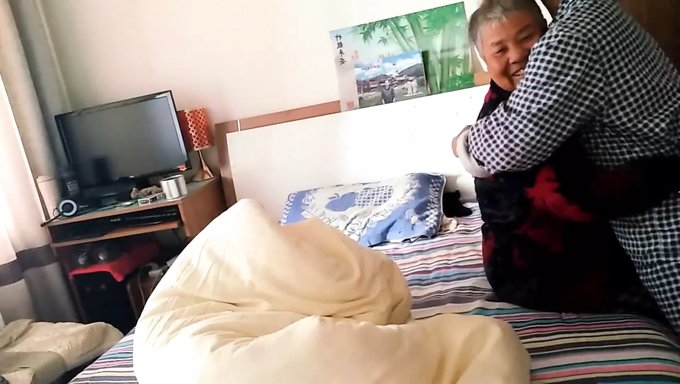 Olgun Kadının Amcığının Şehvetini Bu Videoda Yaşayın