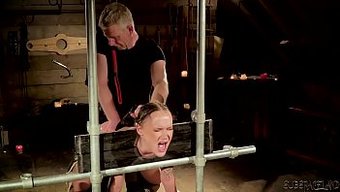 Genç Köle Bdsm Videosunda Cezalandırılıyor Ve Sikişiyor