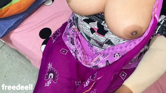Hintli Sesli Büyük Göğüslü Bhabhi, Küçük Devarını Boşaltıyor