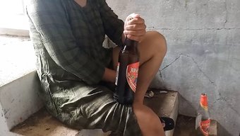 Halka Açık Çıplaklık Ve Bir Genç Asyalı'Nın Açık Hava Pikap Videosunda Işeme