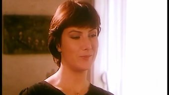 Hizmetçi Ve Metresi Arasında Retro Lezbiyen Romantizm