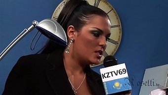 Naylon Ve Çoraplı Sarışın Bebeklerle Sert Grup Seks