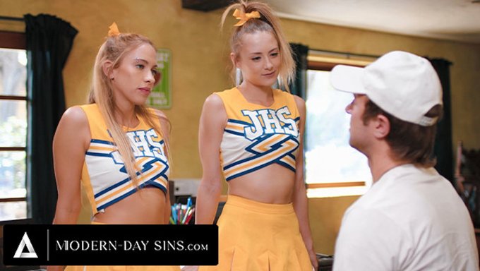 Üç Azgın Cheerleader, Bu Sıcak Üçlüde Büyük Bir Boşalma Paylaşıyorlar