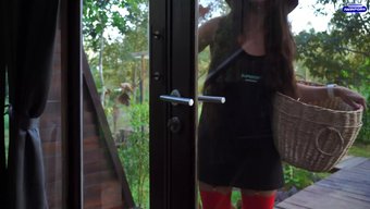 Red Riding Hood Cosplay Yapıyor Ve Blowjob Yapıyor.