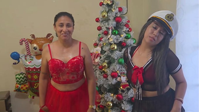 Iki Azgın Üvey Kızdan En Iyi Noel Üçlü Hediyesi